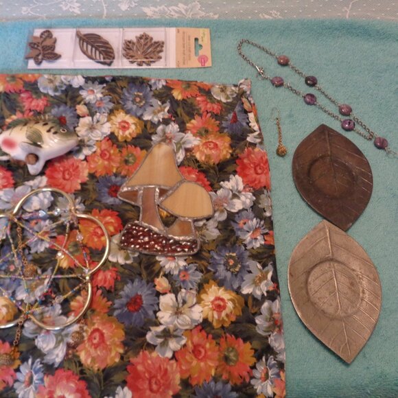 RETRO COUNTRY STYLE MUSHROOMS BEADS HANG NECKLACE CASE STENCILS FISH LEAVES LOY - Picture 2 of 13